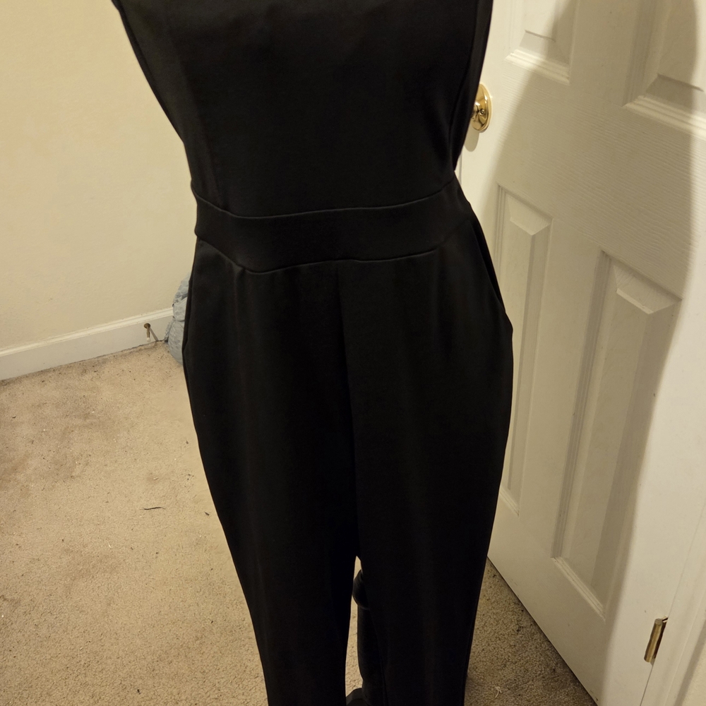 Chic Black Sleeveless Jumpsuit